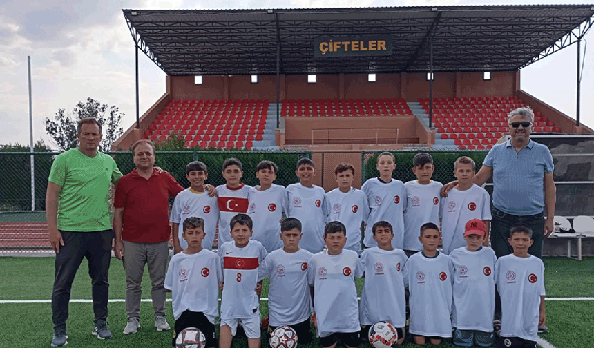 Gençlik ve Spor ilçe Müdürü Ünlü’den Çiftelerspor’a ziyaret