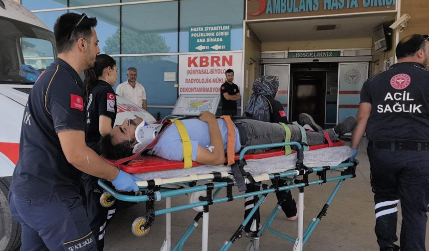 Bursa'da hafif ticari araç kamyonetle çarpıştı: 3 yaralı