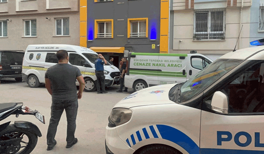 Eskişehir'de apartman merdivenlerinde şüpheli ölüm