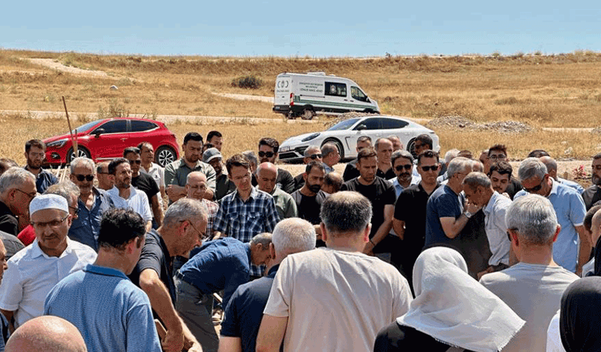 Ailesiyle gittiği tatilde havuzda boğulan çocuk Eskişehir'de toprağa verildi