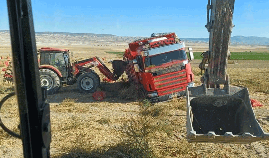 Eskişehir'de panik anları: 22 tonla toprağa saplandı