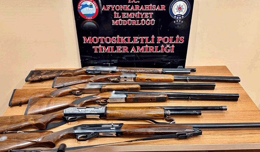 Afyon’da polis saksılarda kenevir ele geçirdi