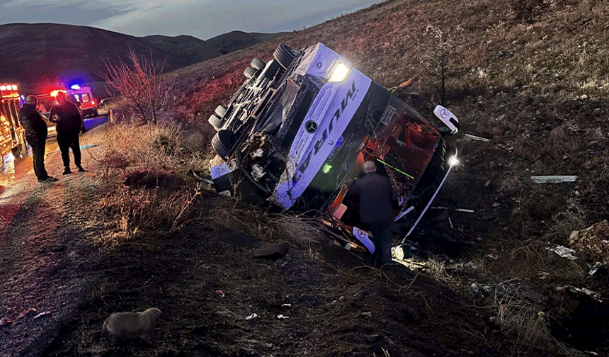 Afyon’da yolcu otobüsü devrildi: Ölü ve yaralılar var