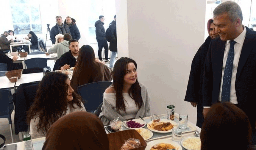 Anadolu Üniversitesi’nde öğrenciler arası yemek hakkı paylaşımı başladı