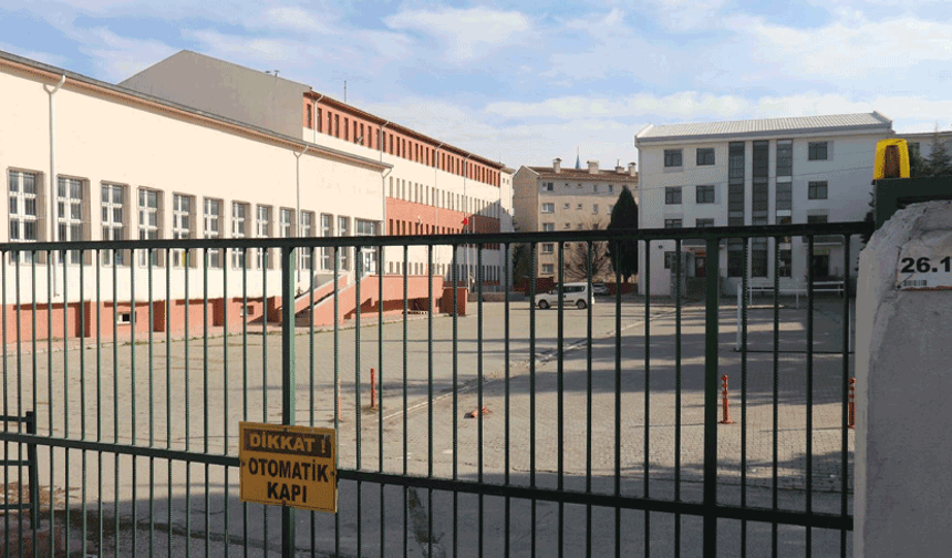 Eskişehir’de yediği gıdadan zehirlenen öğrenci hastaneye kaldırıldı