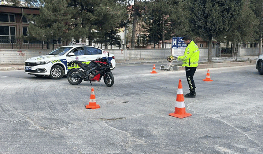 Kütahya'da motosikletle otomobil çarpıştı