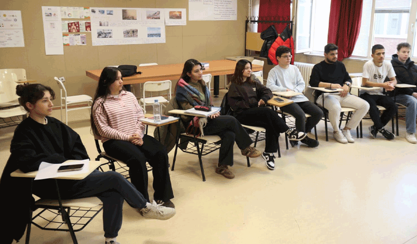 Engelleri kaldıran Türkiye’nin ilk yükseköğretim kurumu 32 yıldır hizmette