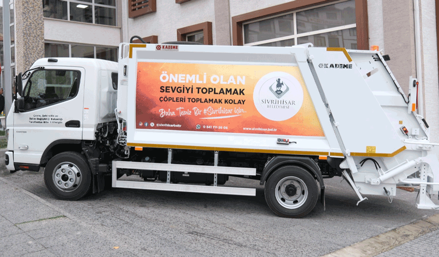 Sivrihisar Belediyesi’ne hibe edilen çöp kamyonu hizmete hazır