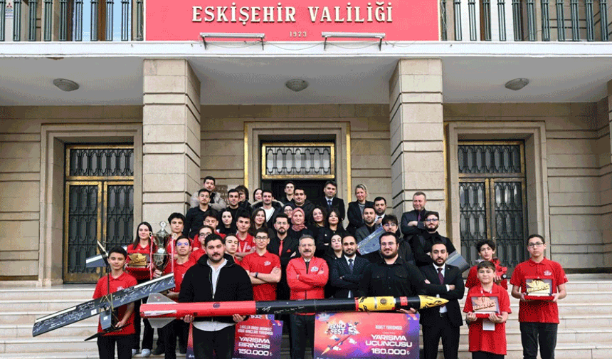 TEKNOFEST’te Eskişehir damgası: Şampiyon öğrenciler Vali Aksoy’u ziyaret etti