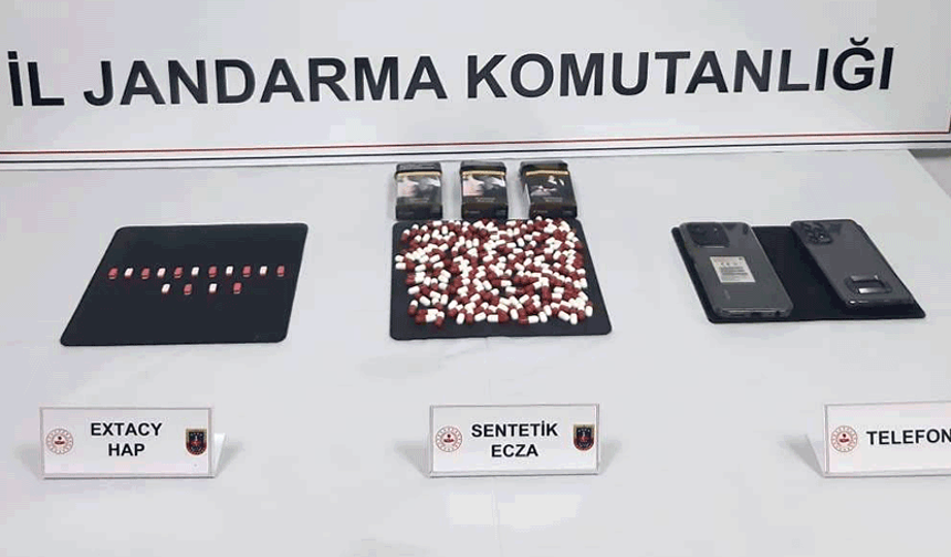 Afyon'da 181 uyuşturucu hapla yakalanan 2 kişi tutuklandı