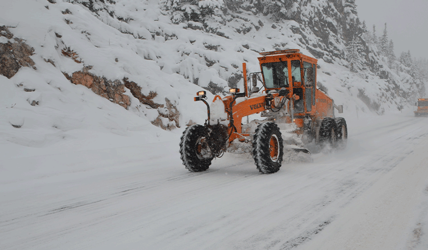 Antalya-Konya kara yolunda kar etkisini artırdı