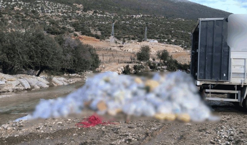 Antalya'da  dere kenarına kamyonla atık dökme olayına adli işlem