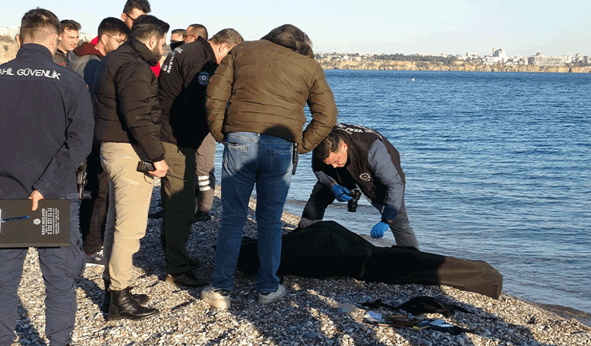 Antalya’da sahilde balıkçıların oltasına erkek cesedi takıldı