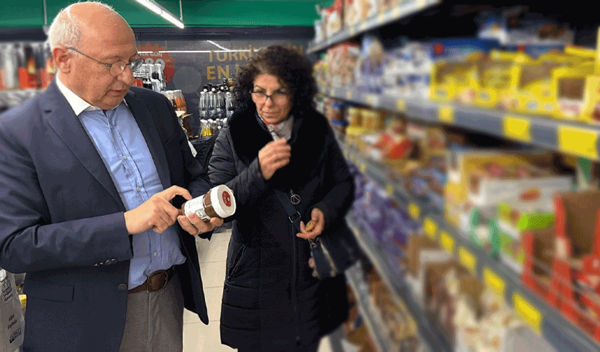 CHP'li Çakırözer tavsiye edilen tüketim tarihi geçmiş ürünlerin satıldığı o markete gitti