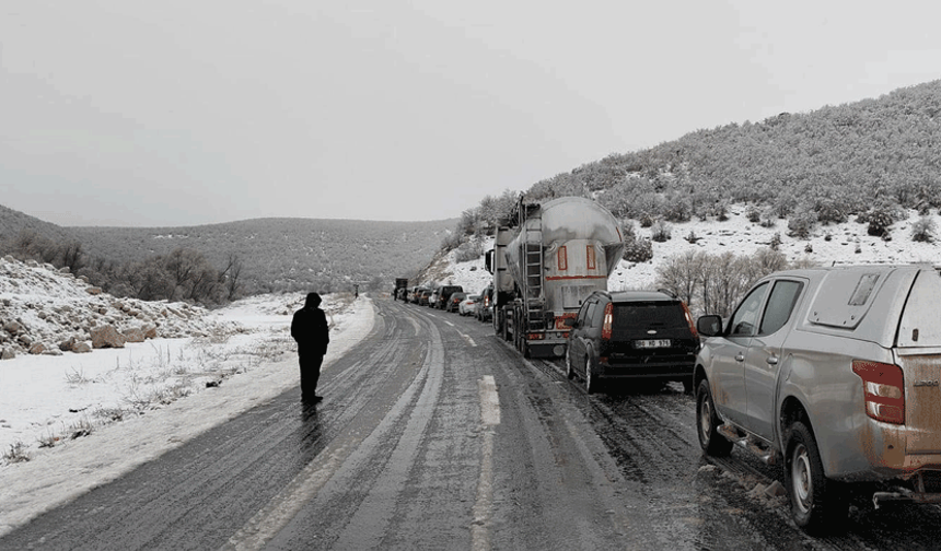 : Eskişehir-Seyitgazi yolunda uzun kuyruklar oluştu