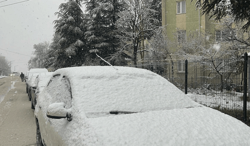 Eskişehir’de kar yağışı görsel şölen sundu