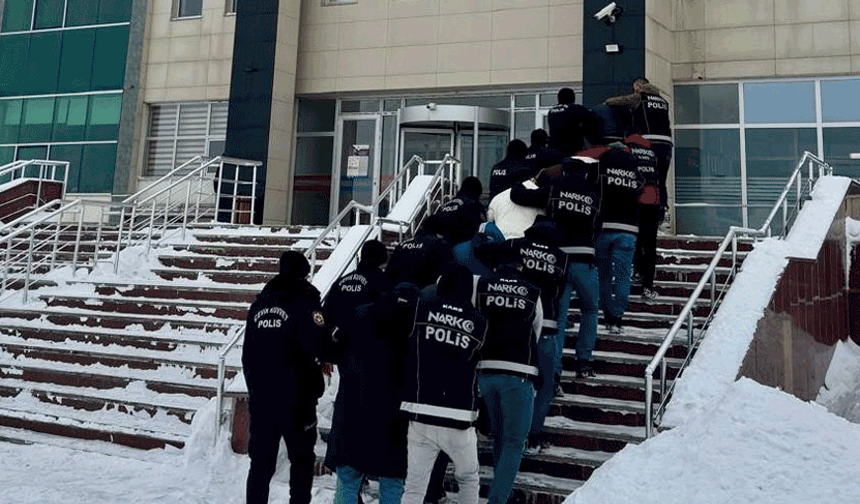 Kars'ta  uyuşturucu taciri 5 kişi tutuklandı