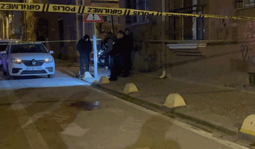 Kız meselesi yüzünden 4 yerinden bıçaklanan genç ağır yaralandı