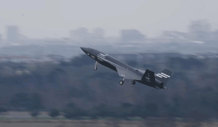 Bayraktar KIZILELMA eğitim uçuşunu başarıyla tamamladı