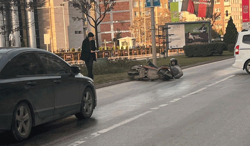 Cumhuriyet Bulvarı'nda peş peşe kazaya davetiye