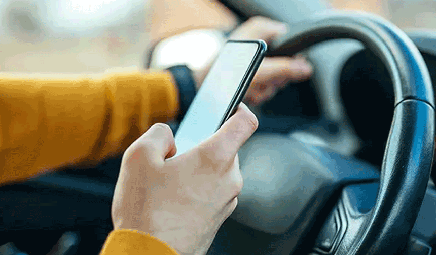 Direksiyon başında telefon kullananlar yandı: Cezalar artıyor