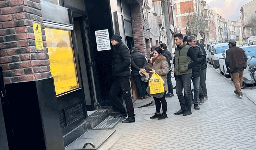 Eskişehir’de iftar öncesi pide kuyruğu