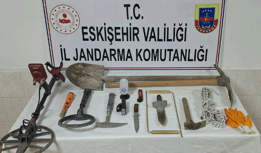 Eskişehir’de kaçak kazıya jandarmadan suçüstü