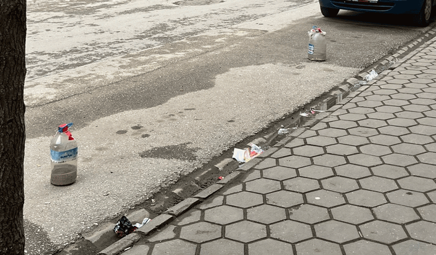 Eskişehir’de park yerini bidonlarla rezerve etti