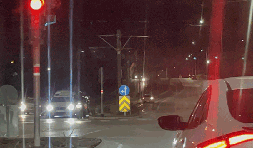 Eskişehir’de raylarda ilerleyen otomobil tehlikeye davetiye çıkardı