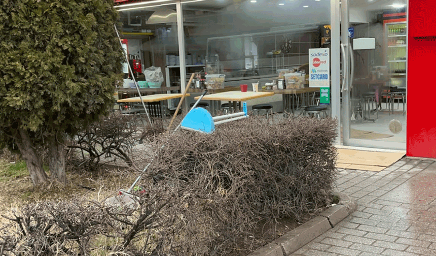 Eskişehir'deki yan bakma kavgasında biri ağır 2 kişi bıçaklanarak yaralandı