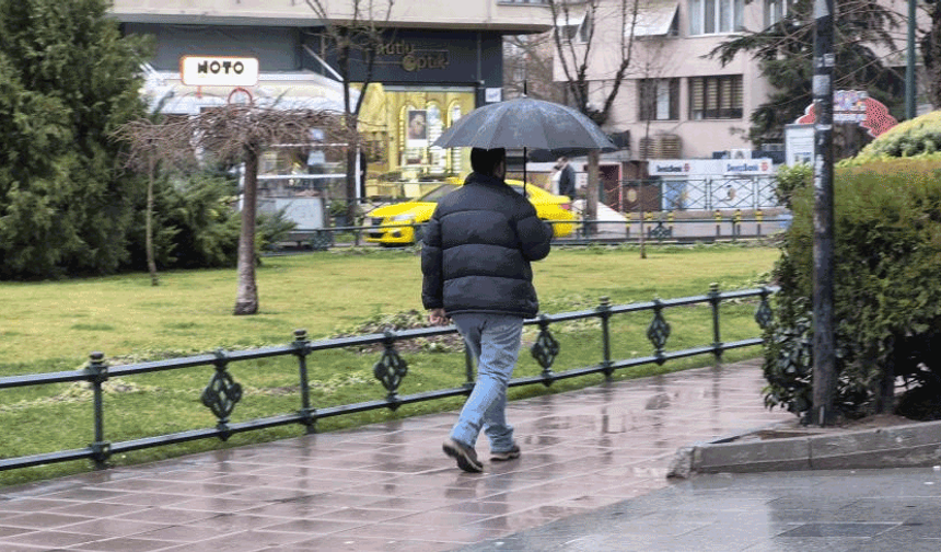 Eskişehirliler güne yağmurla başladı