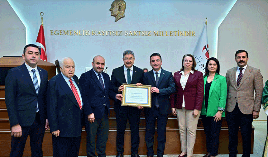 Sivrihisar Fahri Hemşehrilik Beratı alan Vali Yılmaz: “Gururluyum”