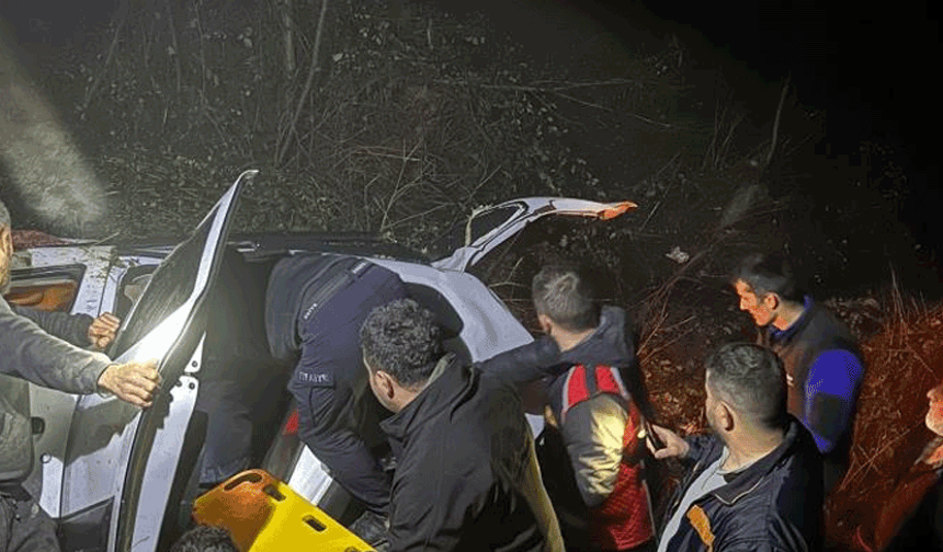 Sinop'ta otomobil uçuruma yuvarlandı: 7 yaralı