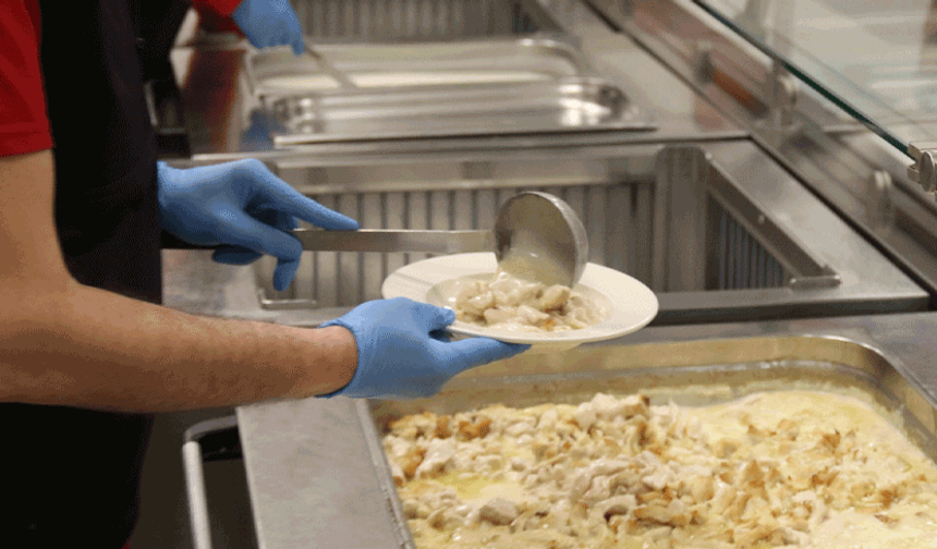 35 TL’ye 4 çeşit yemek: Anadolu Üniversitesi’nden örnek hizmet