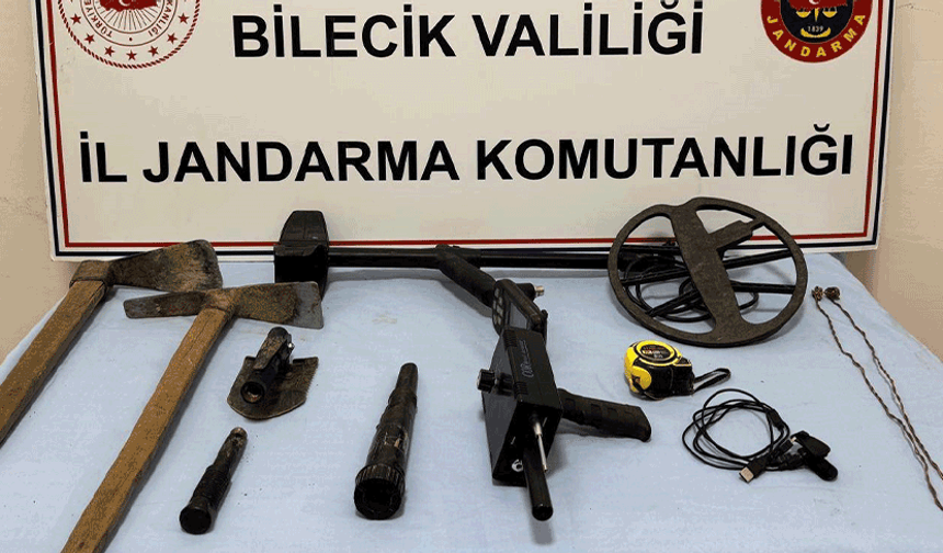 Bilecik'te kaçak kazı yapan 3 kişi suçüstü yakalandı