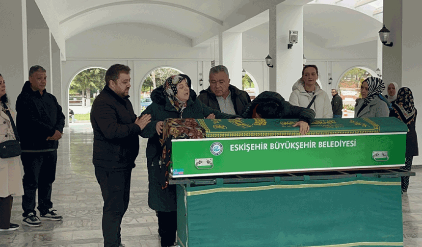 Eskişehir’de büyük acı: Anne ve 16 yaşındaki kızı toprağa verildi