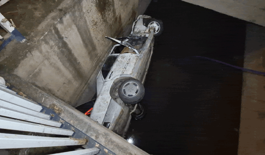 Eskişehir’de ölümle burun buruna: Araçla kanala uçtular