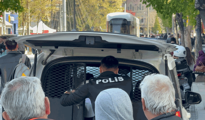 Eskişehir’de yaşlı adama yumruk atan çocuk tutuklandı