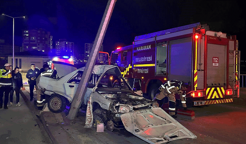 Karaman’da otomobil direğe çarptı: 1’i ağır 2 yaralı  •