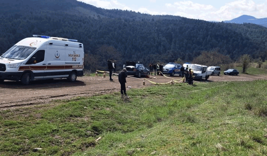 Kütahya'da tamir etmeye çalıştığı aracının altında kaldı