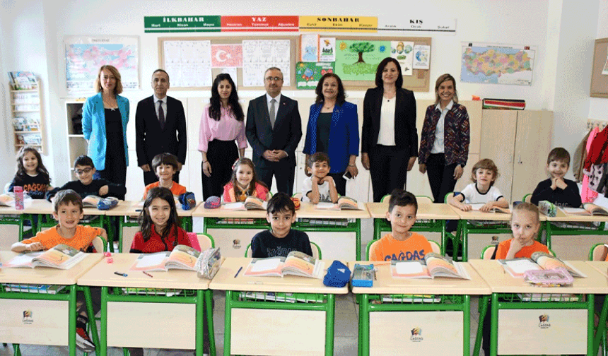 Sinan Aydın sınıflara konuk oldu, öğrencileri dinledi