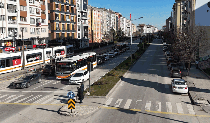 Sürücüler dikkat: Cumhuriyet Bulvarı bu Pazar trafiğe kapatılıyor