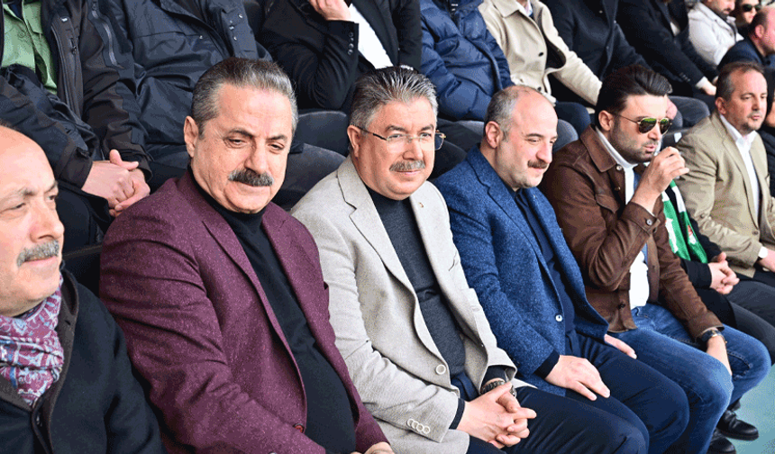 Vali Yılmaz Ankara Demirspor - Bursaspor karşılaşmasını tribünden takip etti