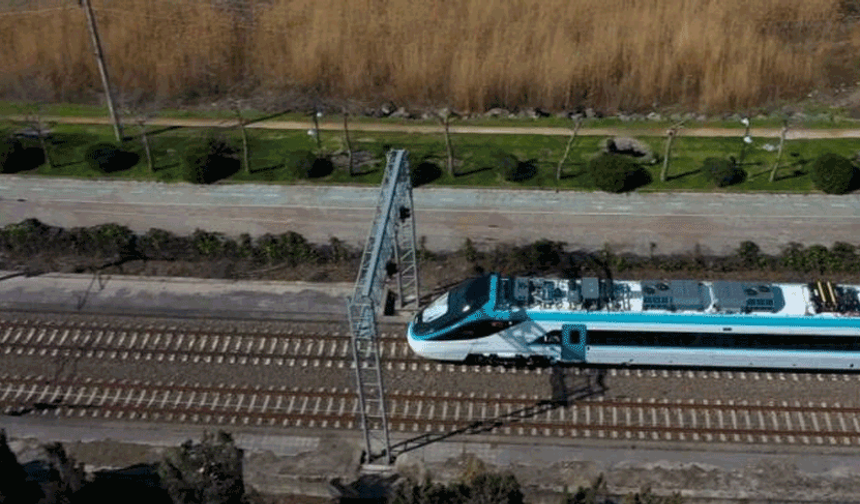 Bakan Uraloğlu: "Milli Elektrikli Hızlı Tren'imiz saatte 240 kilometre hıza ulaştı