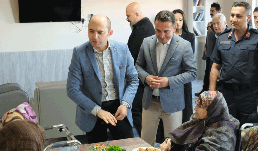 Başkan Dökmeci’den huzurevi sakinlerine bayram ziyareti