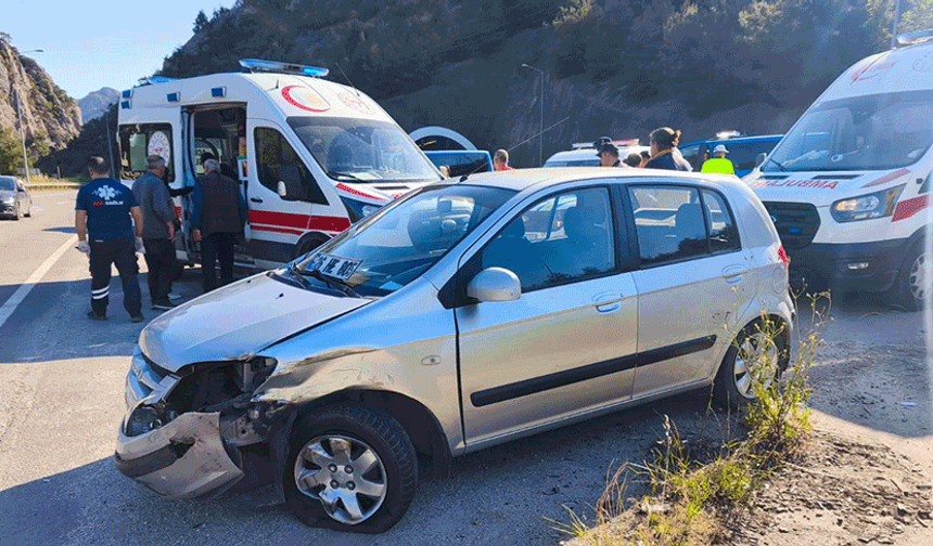 Bilecik'te iki otomobil çarpıştı: 4 yaralı
