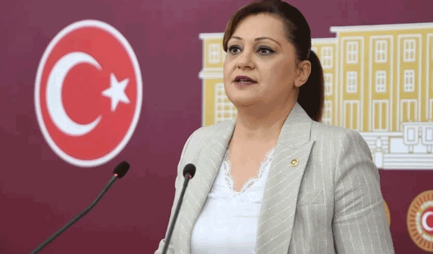 Burcu Köksal CHP’den istifa etti