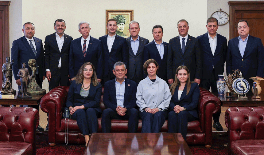 CHP’li başkanlardan çağrı: Olağanüstü kurultay 45 gün içinde toplanmalı