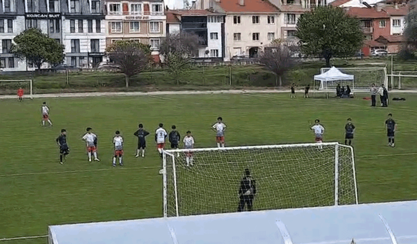 Eskişehir’de fair play dersi: Tartışmalı penaltıyı dışarı attı