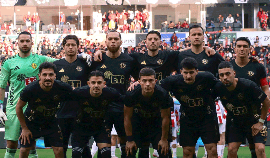 Eskişehirspor-Ayvalıkgücü maçında ilk yarıda gol sesi yok